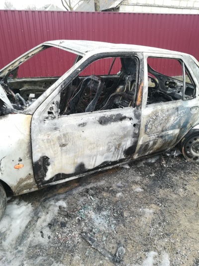фото сгоревшей машины